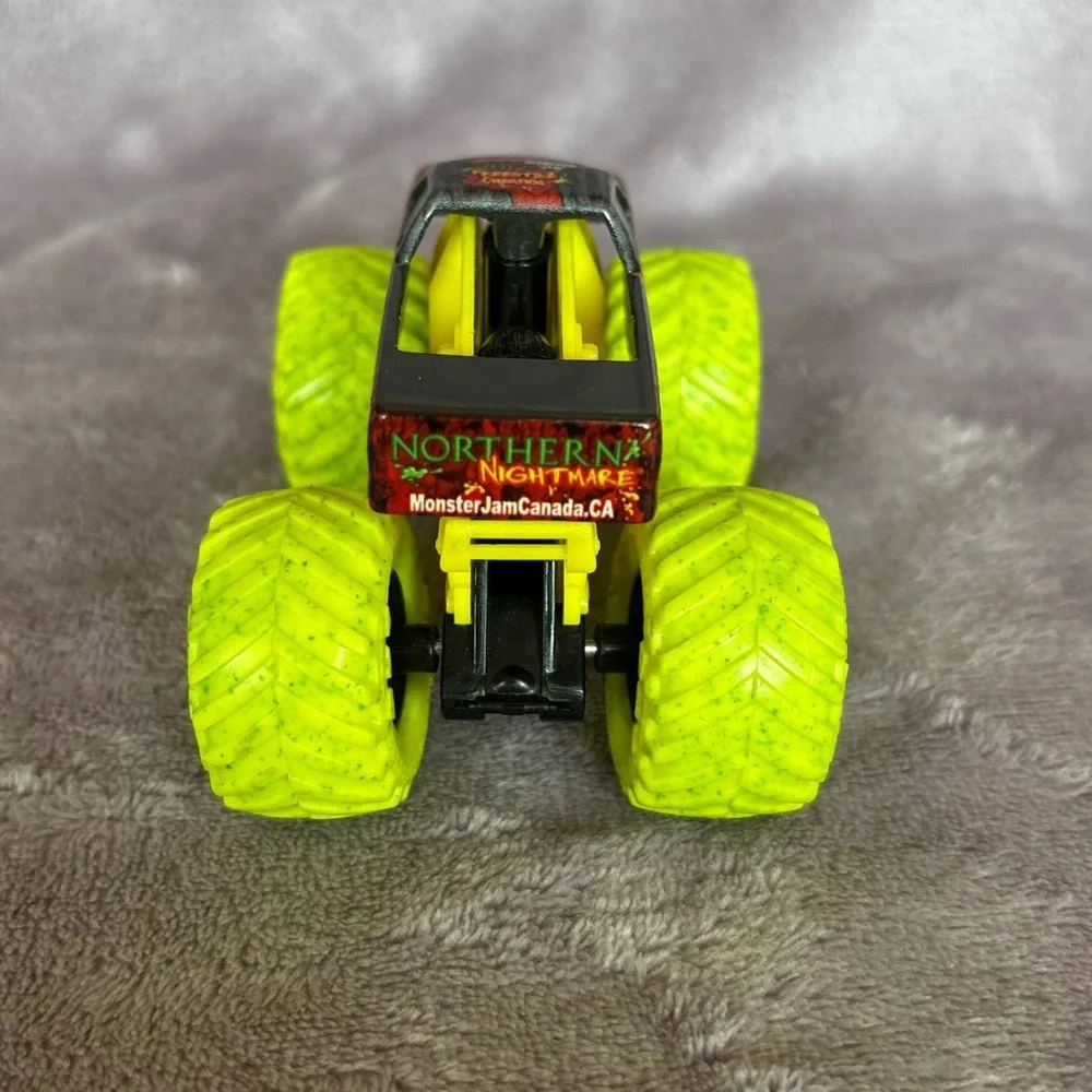 Monster Jam Northern Nightmare 2012 Freestyle Champion Truck Neon Green Tires